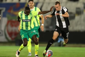 POLUVREME - Na tribinama 23.253 gledalaca, a na terenu Partizan još traži put do AEK-ove mreže!